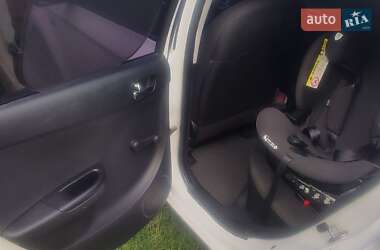Хэтчбек Hyundai i20 2013 в 