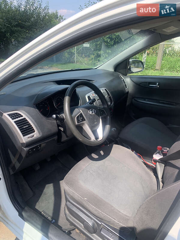 Хэтчбек Hyundai i20 2010 в Каменец-Подольском