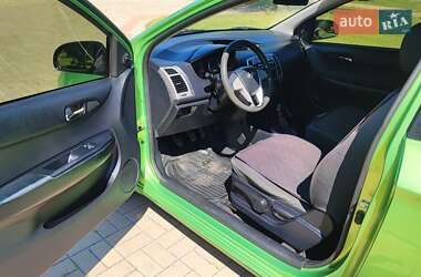 Хэтчбек Hyundai i20 2010 в 
