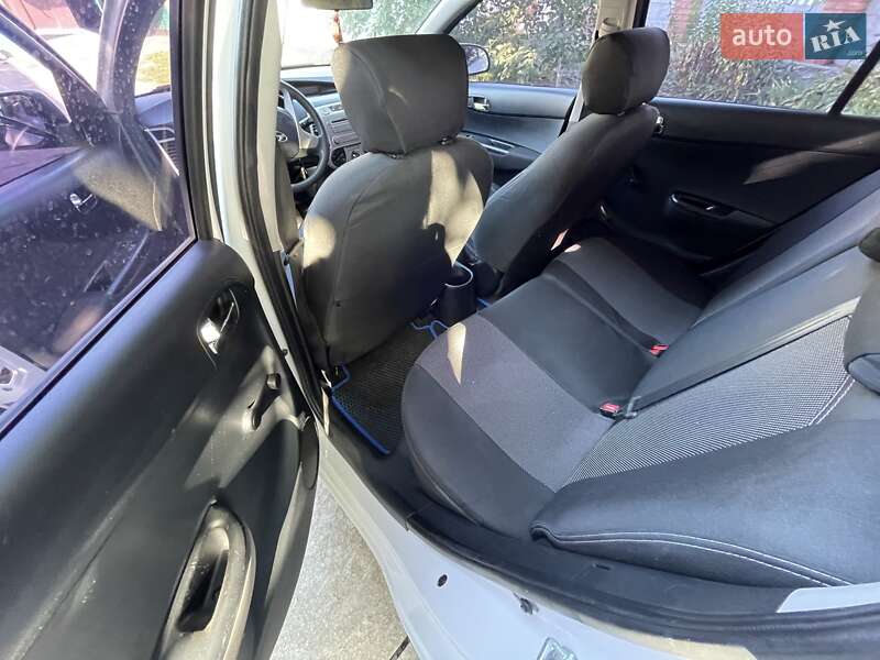 Хэтчбек Hyundai i20 2011 в Виннице