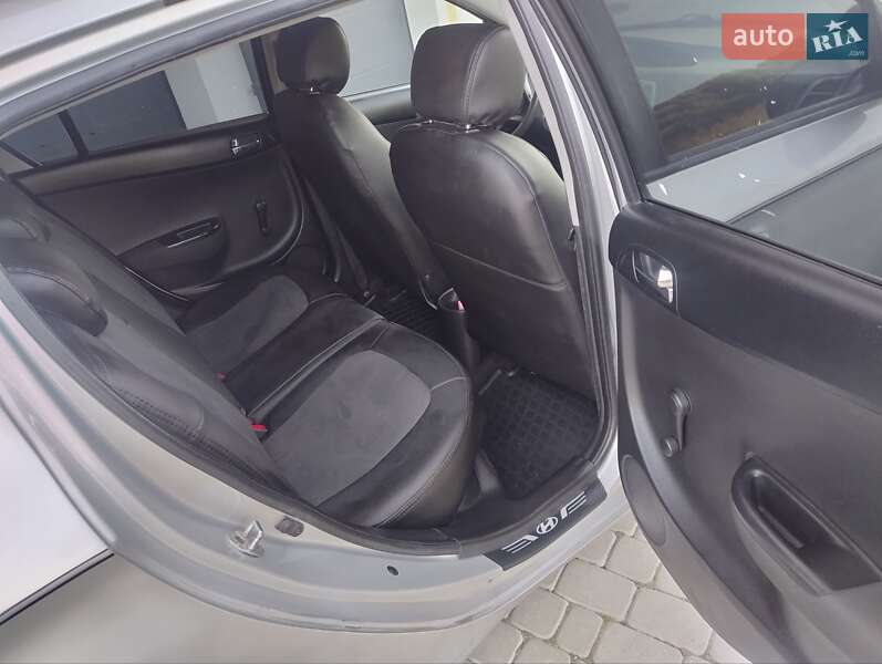 Хетчбек Hyundai i20 2013 в Тернополі