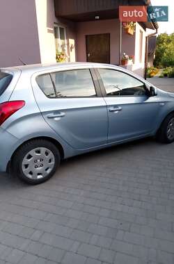 Хэтчбек Hyundai i20 2012 в 