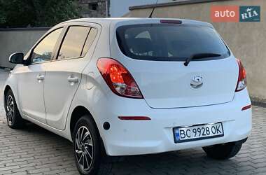 Хэтчбек Hyundai i20 2012 в 