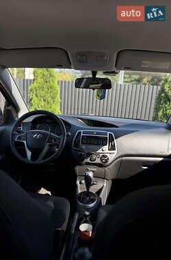 Хэтчбек Hyundai i20 2012 в 