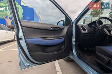 Хетчбек Hyundai i20 2010 в 