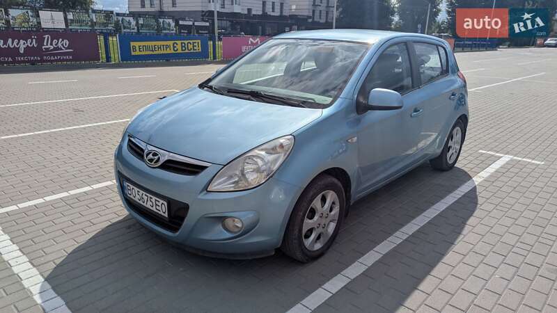 Хетчбек Hyundai i20 2010 в 