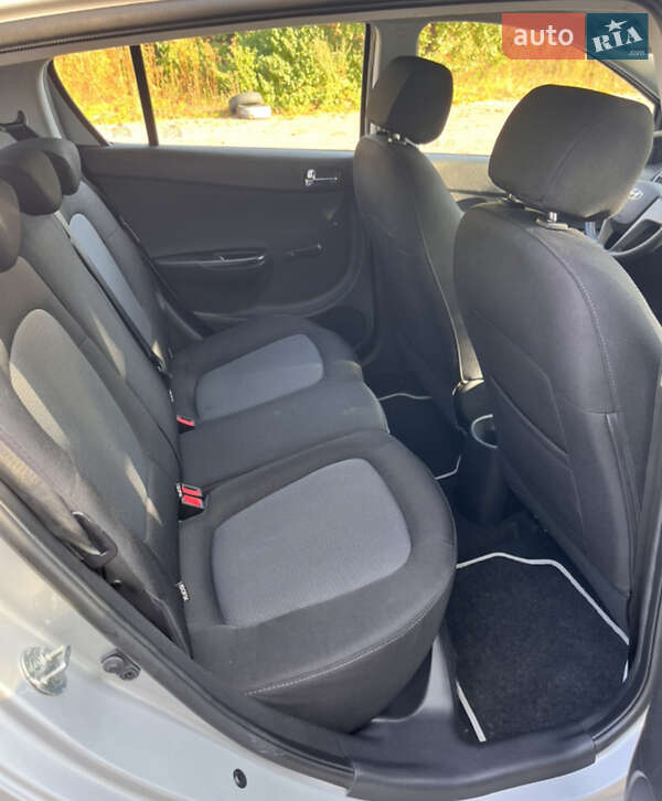 Хэтчбек Hyundai i20 2012 в Ровно