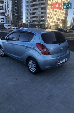 Хэтчбек Hyundai i20 2012 в 