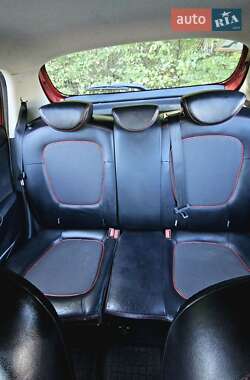 Хэтчбек Hyundai i20 2009 в 