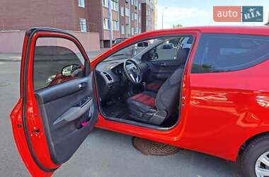 Хэтчбек Hyundai i20 2012 в 