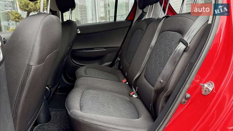 Хэтчбек Hyundai i20 2011 в Чернигове