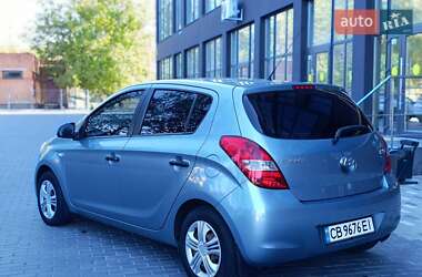Хэтчбек Hyundai i20 2012 в 