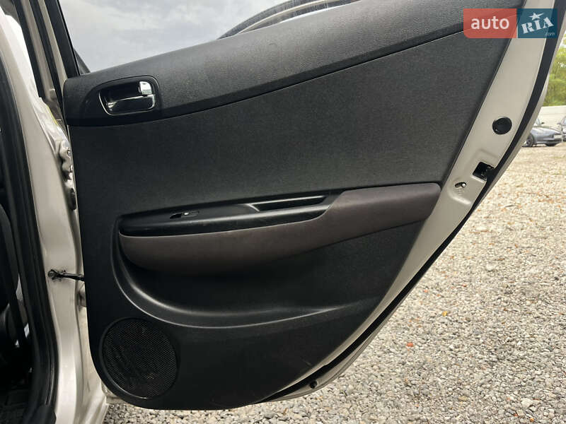 Хэтчбек Hyundai i20 2011 в Харькове