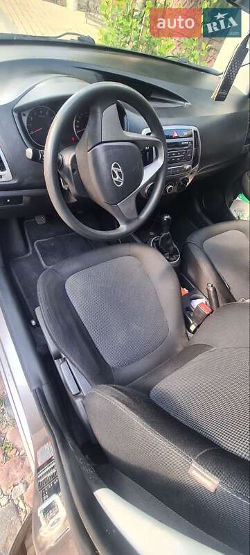 Хетчбек Hyundai i20 2012 в Могилів-Подільському