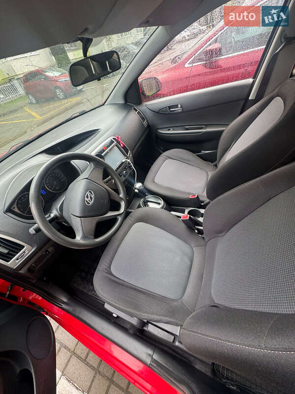 Хэтчбек Hyundai i20 2014 в Львове