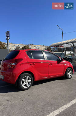 Хэтчбек Hyundai i20 2011 в 