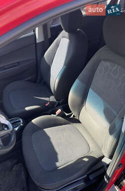 Хэтчбек Hyundai i20 2011 в 