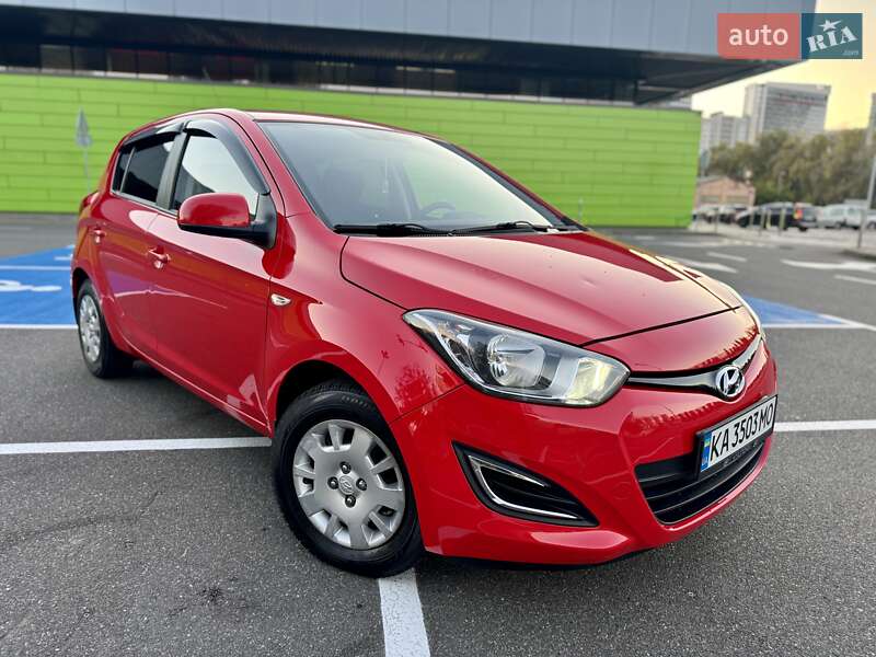 Хэтчбек Hyundai i20 2014 в Киеве фото 12 Хэтчбек Hyundai i20 2014 в Киеве