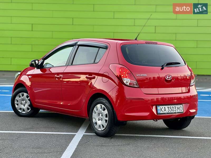 Хэтчбек Hyundai i20 2014 в Киеве фото 22 Хэтчбек Hyundai i20 2014 в Киеве