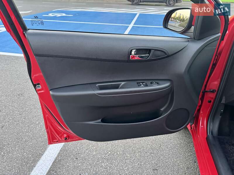 Хэтчбек Hyundai i20 2014 в Киеве фото 32 Хэтчбек Hyundai i20 2014 в Киеве