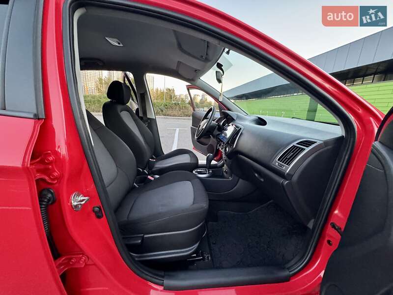 Хэтчбек Hyundai i20 2014 в Киеве фото 42 Хэтчбек Hyundai i20 2014 в Киеве