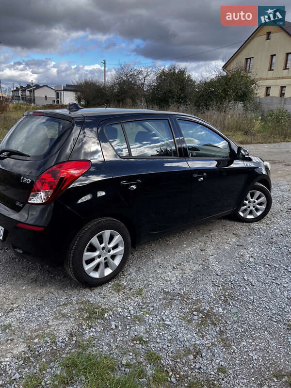 Хэтчбек Hyundai i20 2013 в Ровно