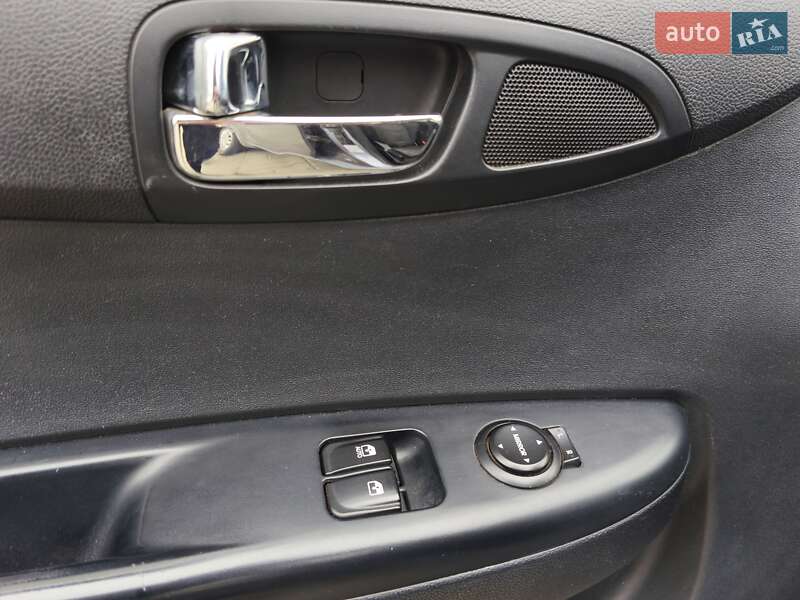 Хэтчбек Hyundai i20 2012 в Днепре