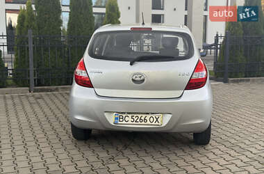 Хэтчбек Hyundai i20 2011 в 