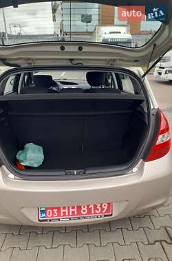 Хетчбек Hyundai i20 2012 в 