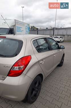 Хетчбек Hyundai i20 2012 в 