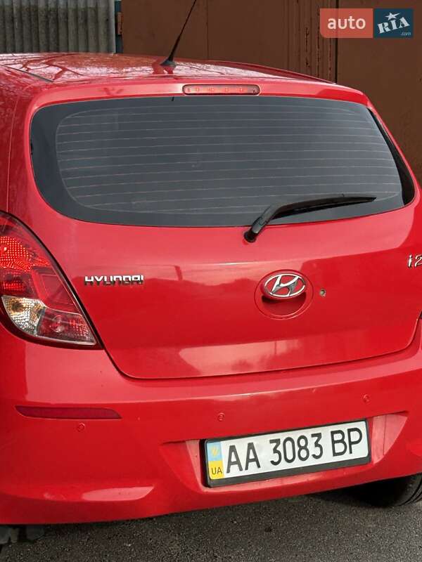 Хэтчбек Hyundai i20 2014 в Киеве