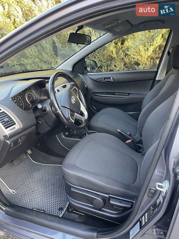 Хэтчбек Hyundai i20 2011 в Киеве фото 10 Хэтчбек Hyundai i20 2011 в Киеве