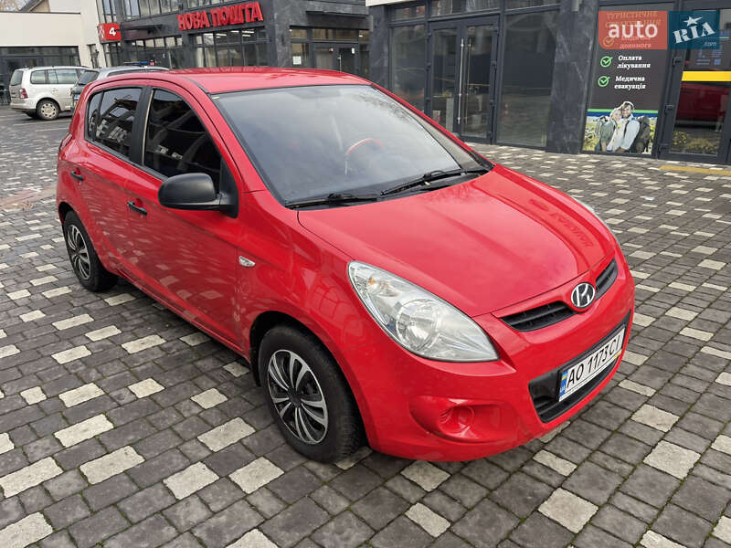 Хэтчбек Hyundai i20 2011 в Мукачево