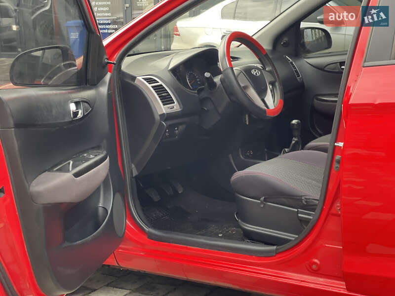 Хэтчбек Hyundai i20 2011 в Мукачево