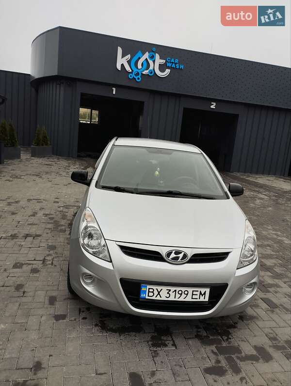 Хетчбек Hyundai i20 2011 в Кам'янець-Подільському