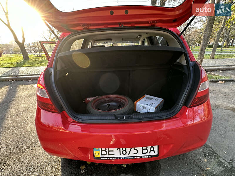 Хетчбек Hyundai i20 2011 в Миколаєві фото 4 Хетчбек Hyundai i20 2011 в Миколаєві