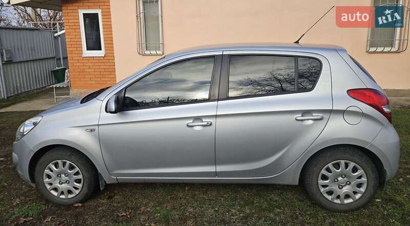 Хетчбек Hyundai i20 2010 в Дніпрі