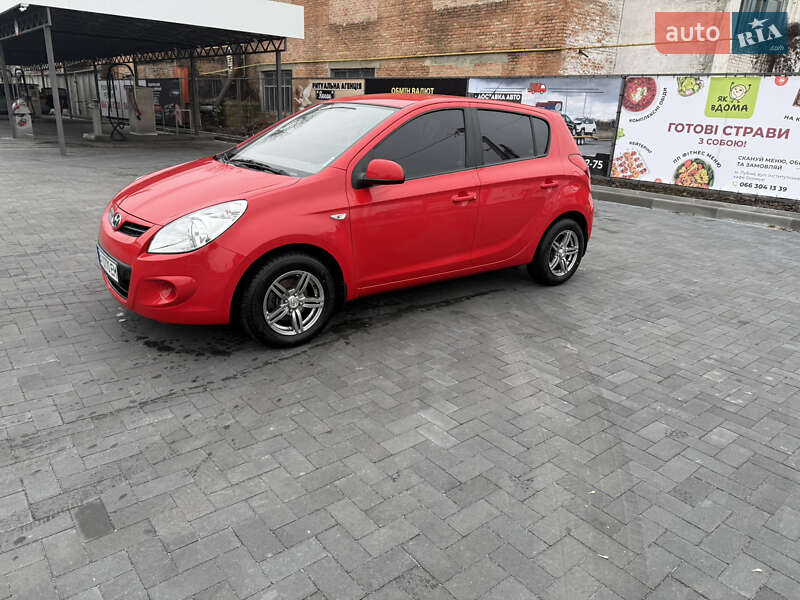 Хэтчбек Hyundai i20 2011 в Лубнах