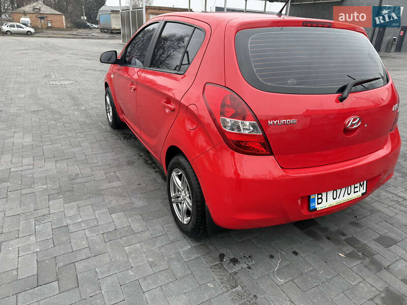 Хэтчбек Hyundai i20 2011 в Лубнах