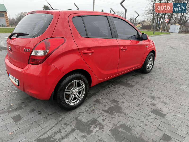 Хэтчбек Hyundai i20 2011 в Лубнах
