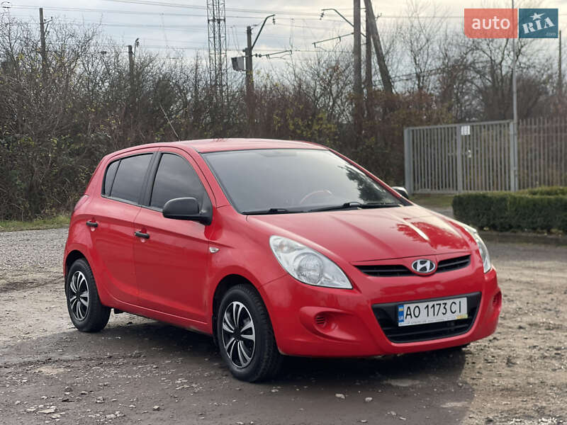 Хетчбек Hyundai i20 2011 в Мукачевому