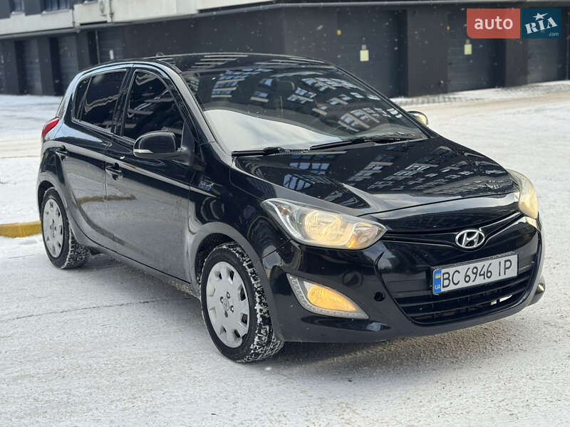 Хетчбек Hyundai i20 2012 в Івано-Франківську