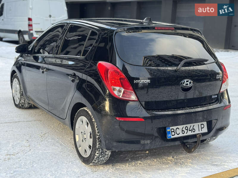 Хетчбек Hyundai i20 2012 в Івано-Франківську