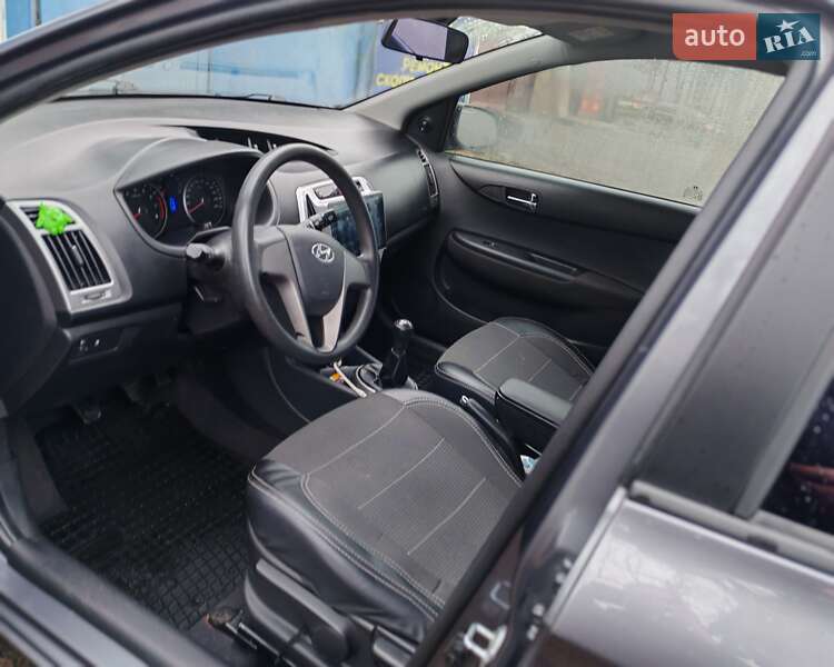Хэтчбек Hyundai i20 2014 в Киеве фото 5 Хэтчбек Hyundai i20 2014 в Киеве