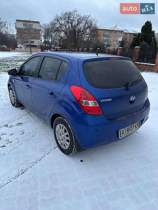 Хэтчбек Hyundai i20 2010 в Обухове