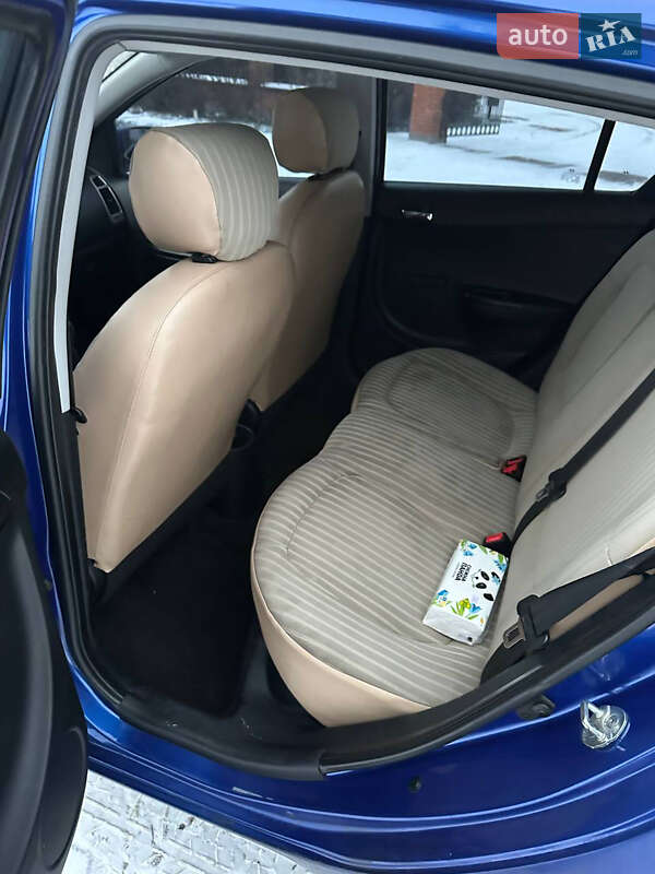 Хэтчбек Hyundai i20 2010 в Обухове