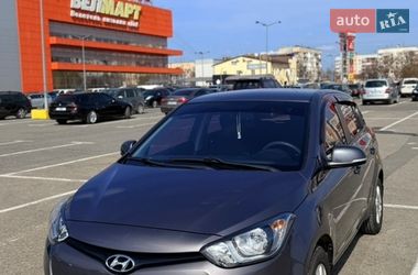 Хетчбек Hyundai i20 2014 в Чернівцях