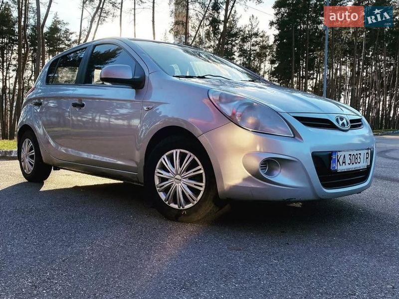Хэтчбек Hyundai i20 2012 в Киеве