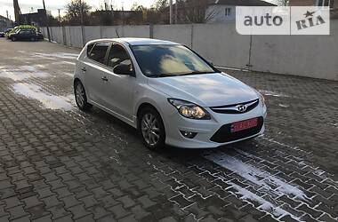 Хэтчбек Hyundai i30 2011 в Луцке