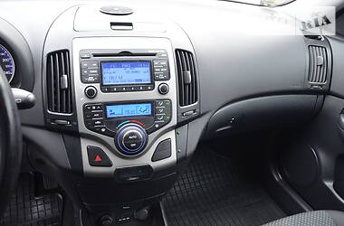Хетчбек Hyundai i30 2009 в 